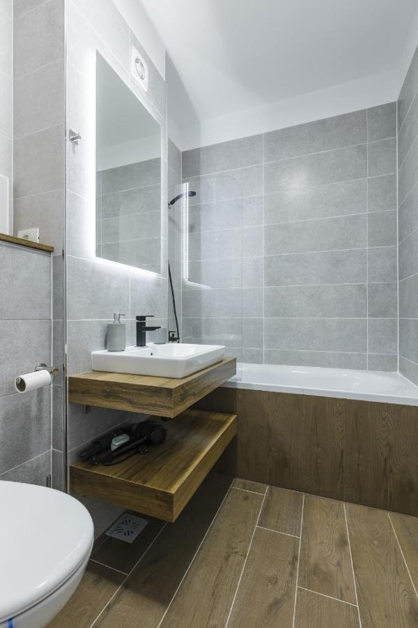 Apartment Near Iulius Mall With Balcony & Private Parking Timisoara Ngoại thất bức ảnh