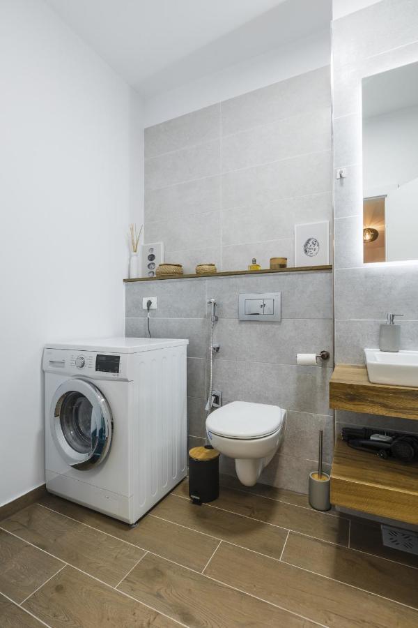 Apartment Near Iulius Mall With Balcony & Private Parking Timisoara Ngoại thất bức ảnh