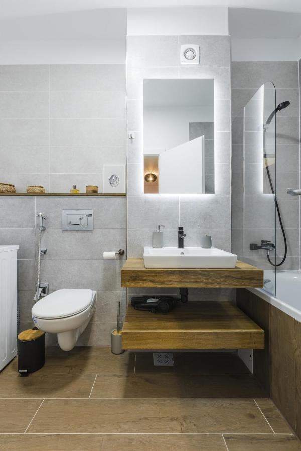 Apartment Near Iulius Mall With Balcony & Private Parking Timisoara Ngoại thất bức ảnh